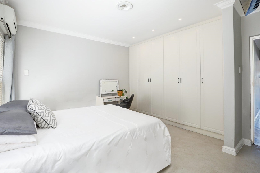 4 Bedroom Property for Sale in Van Riebeeckshof Western Cape